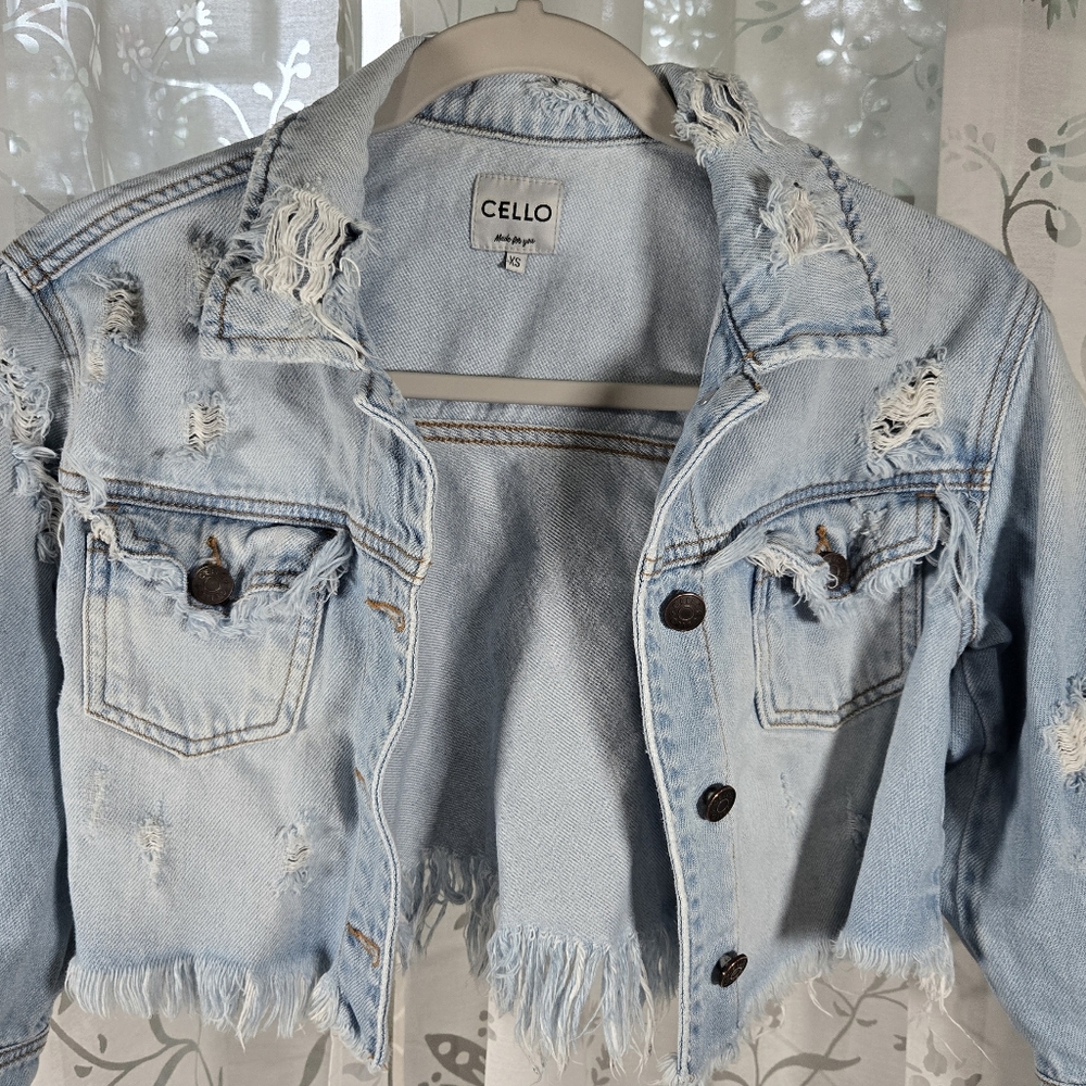 Cello Cropped Distressed Denim Jacket‎ XS Raw Hem Jean Jacket Y2K Festival Look